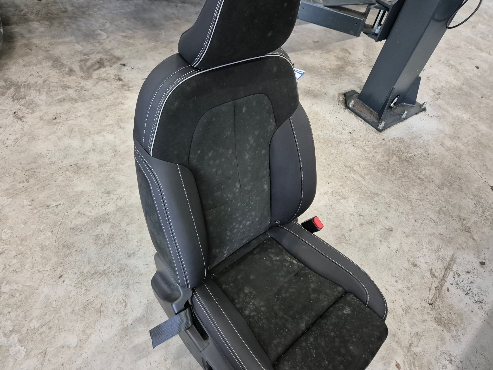 VOLVO XC40 - Sete foran venstre